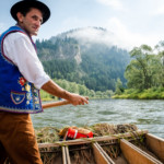 Na łodzi Flisak podczas spływu Dunajcem